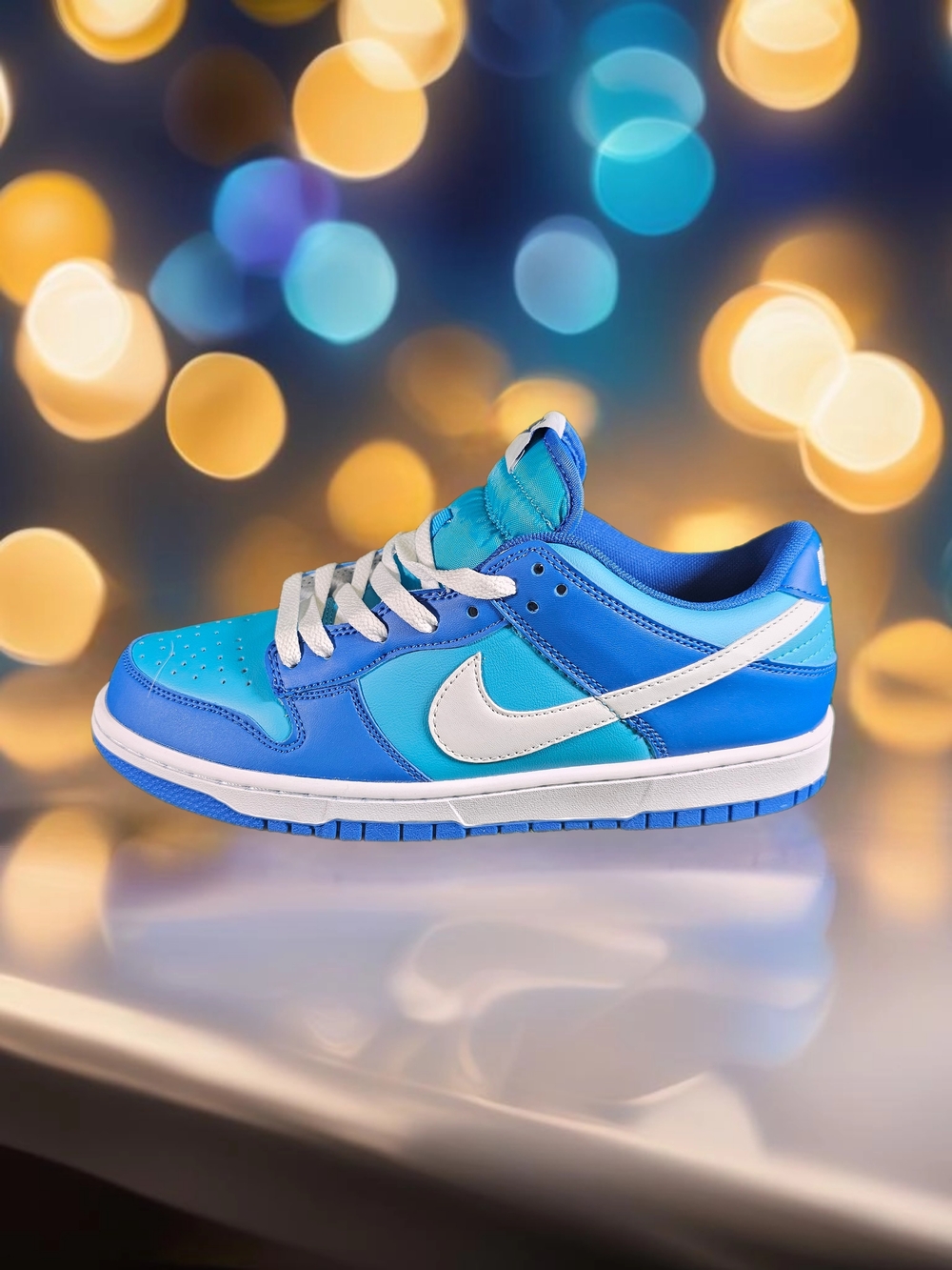 Nike Men's Low-Top Athletic Sneakers in Blue and White
